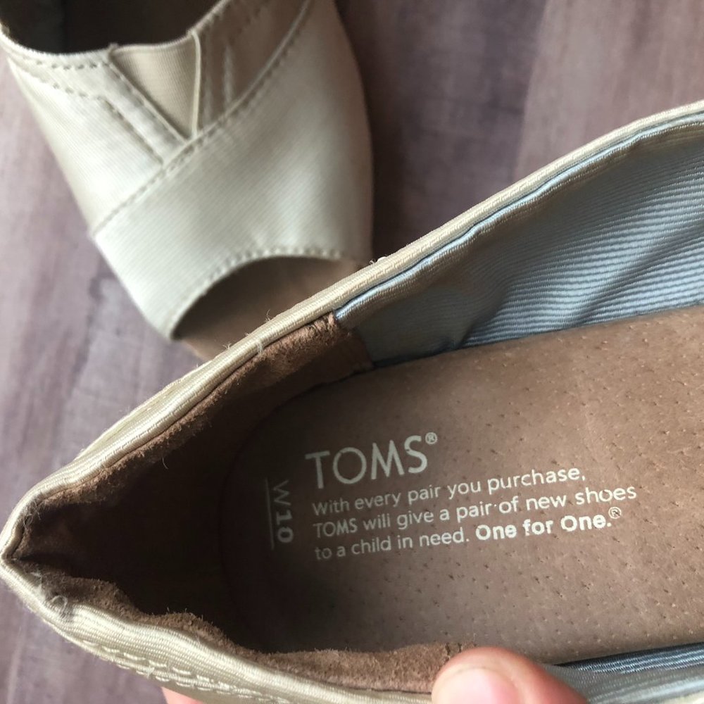 TOMS Ivory Satin Wedge Slip On Espadrille Sandals - Picture 5 of 7